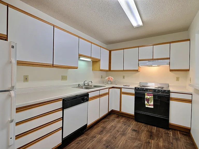 Fargo, ND Park Place Apartments | Kitchen