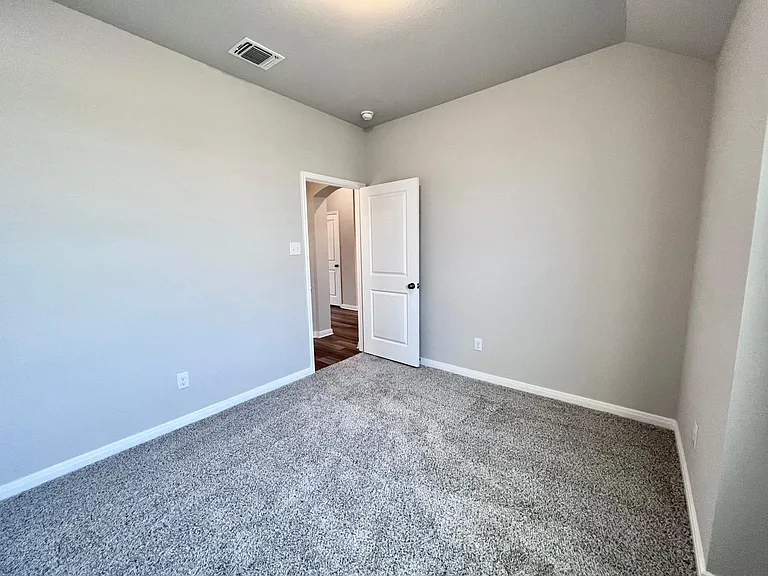 1753 Spence St — Photo 6
