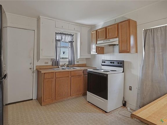 5th image of 230 Thornton St