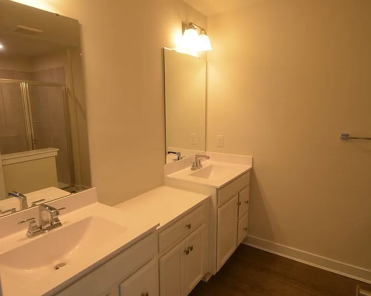 323 E Cochran St — Photo 14
