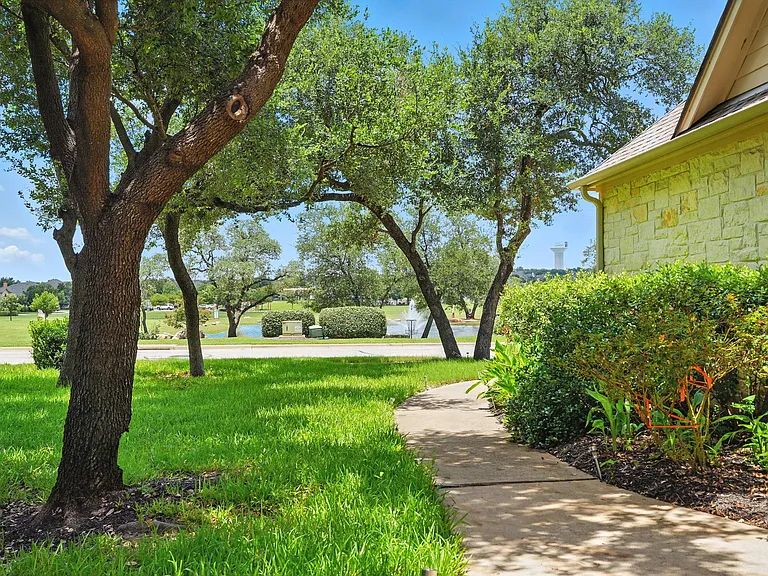 1802 Misty Ridge Dr — Photo 4