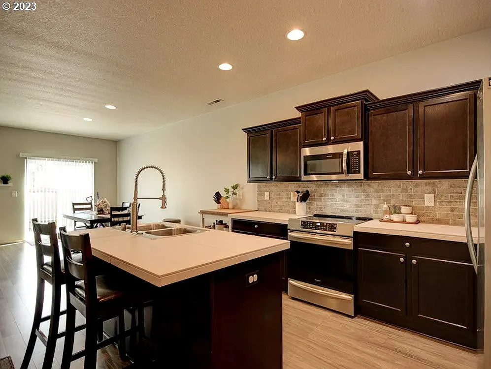 3 bed, 1628 sqft, $2,550 — Photo 3