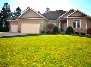 208 Valley Dr, Reinbeck, IA 50669