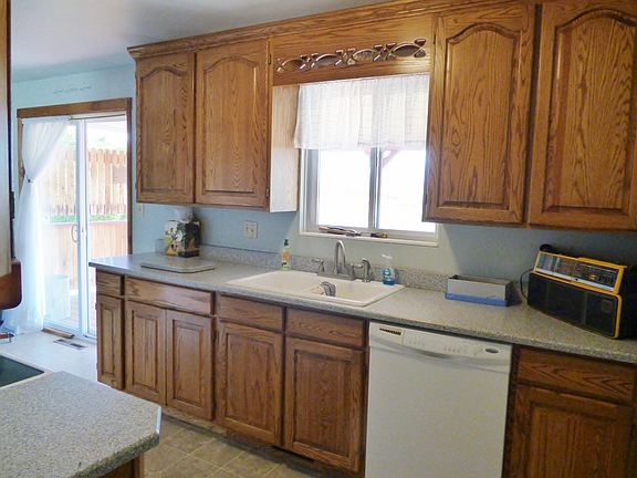 4th image of 275 River Dr