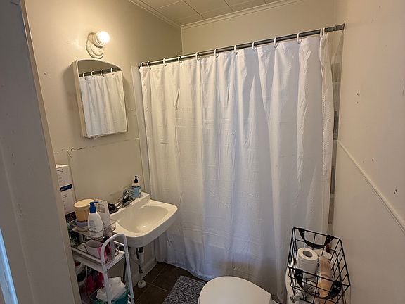 5th image of 314 Short St #B