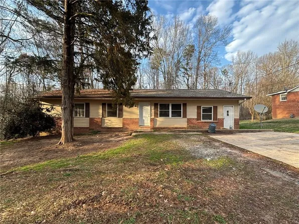 676 Hog Liver Rd, Carrollton, GA 30117