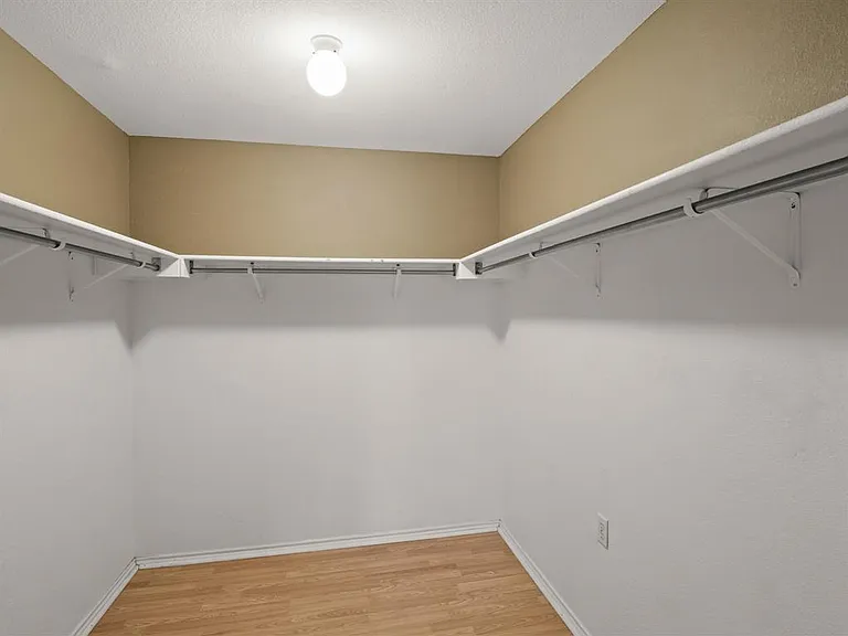 2411 Lavendale Ct — Photo 21