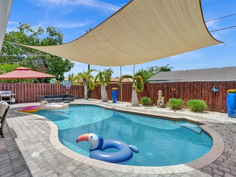10501 NW 20th Ct — Photo 14