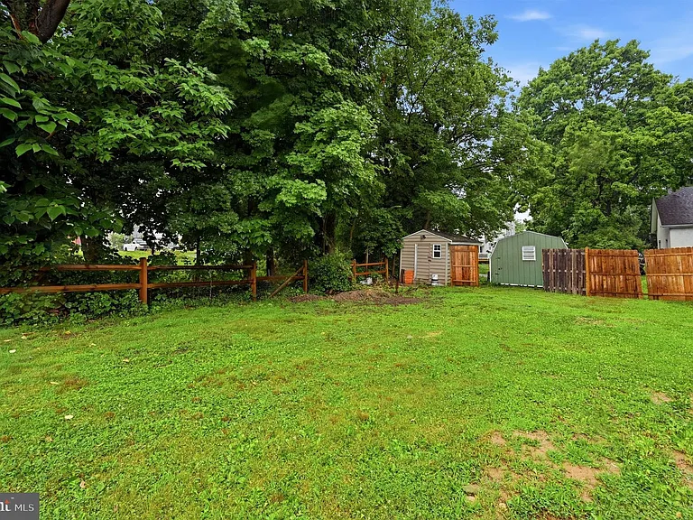 705 Forrest Ave — Photo 25