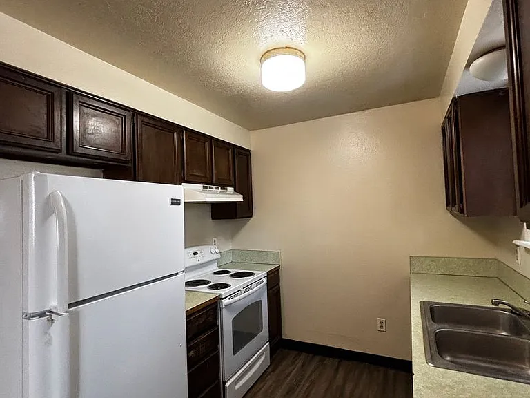 1150-1156 McKinley Ave — Photo 5