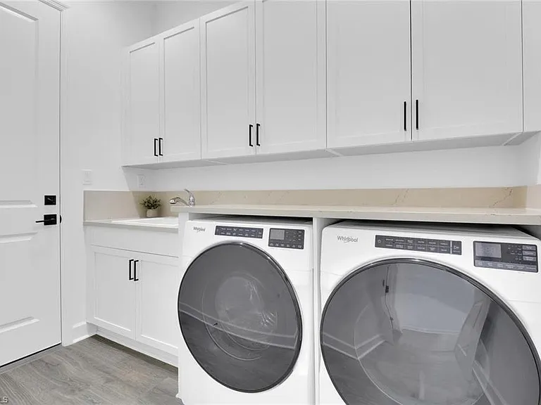 7242 Saona Ct — Photo 18