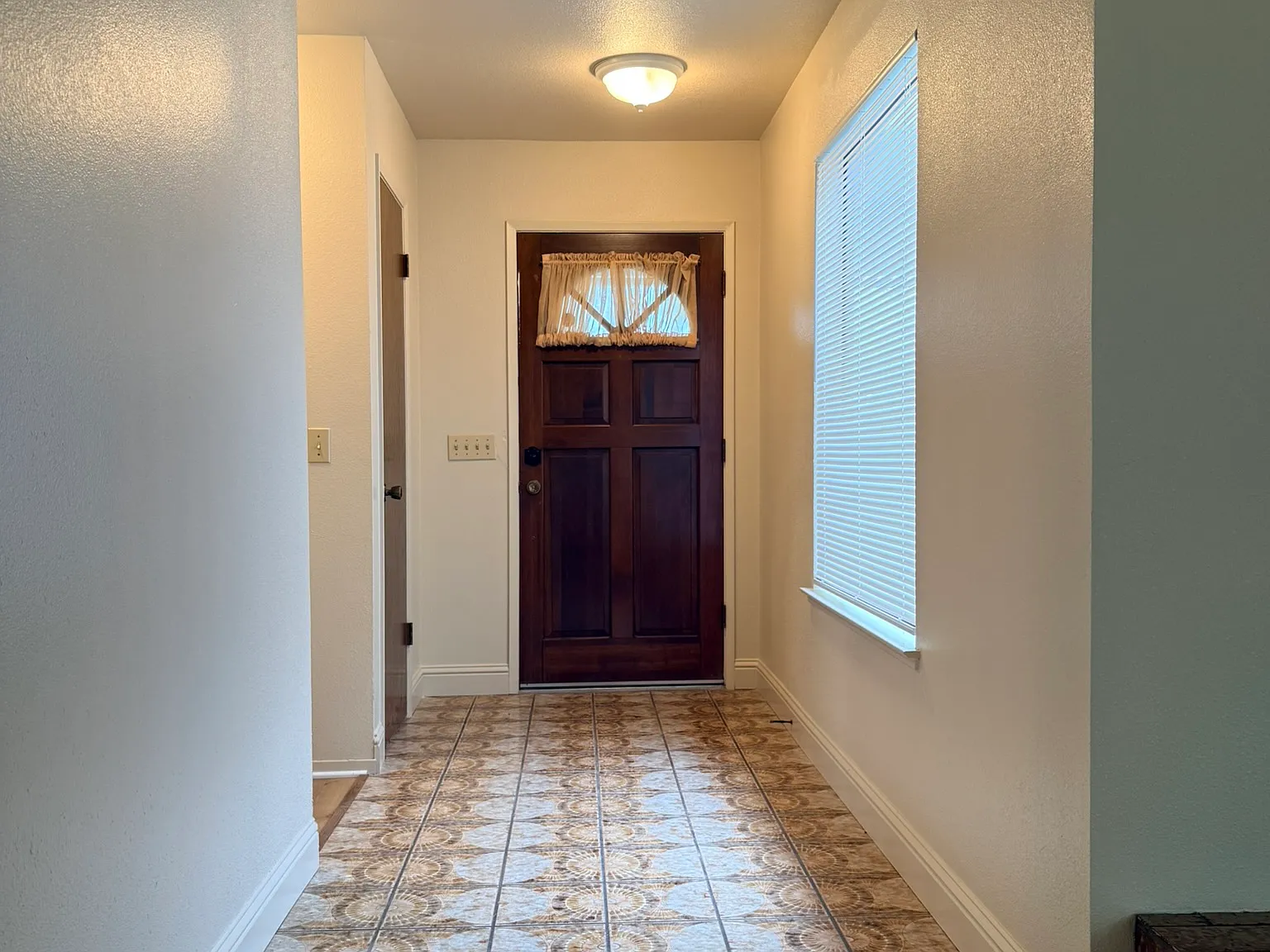 3 bed, 1664 sqft, $2,050 — Photo 3