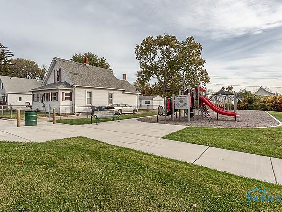 2nd image of 1661 Goodwin Ave