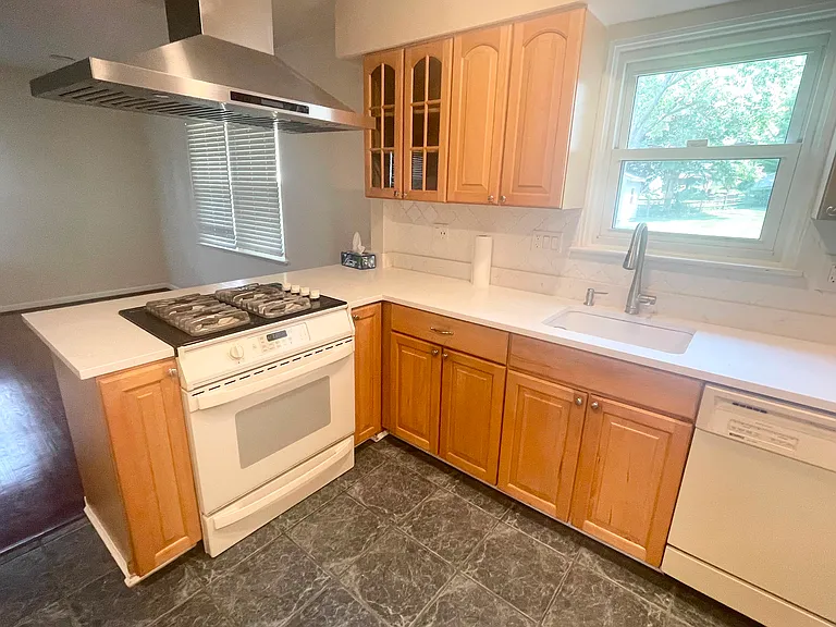 1305 Pleasant Valley Dr — Photo 7