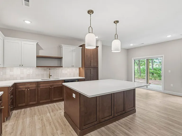 2191 W Parkview Ave — Photo 39