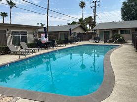 686 E Cottonwood Rd