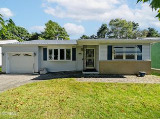 92 Castleton Drive, Toms River, NJ 08757