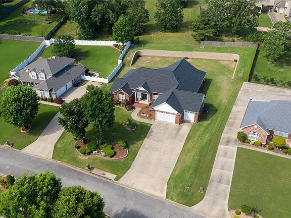 4th image of 2027 Lee Creek Dr