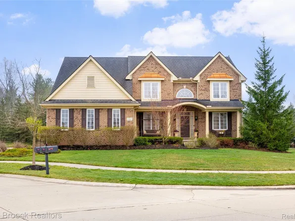 22462 Cyprus Dr, Northville, MI 48167