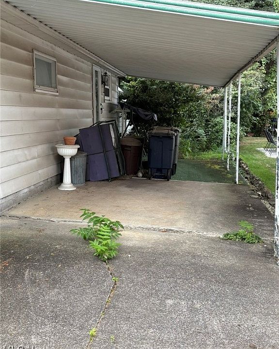 2nd image of 402 Oxford Ave