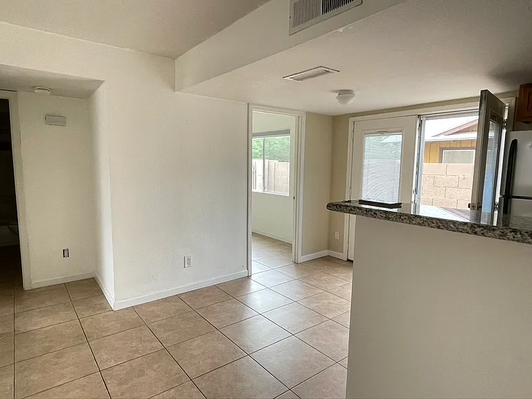 312 S Wilson St — Photo 9