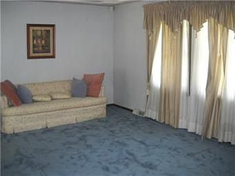 5th image of 13800 Bennington Ave