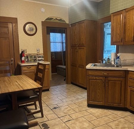 5th image of 21 Main St