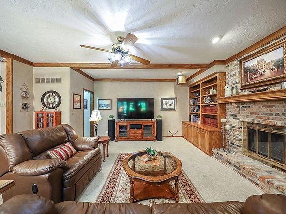 5th image of 1801 Saint Andrews Pl