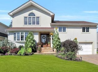 5 Alden Ave, Syosset, NY 11791