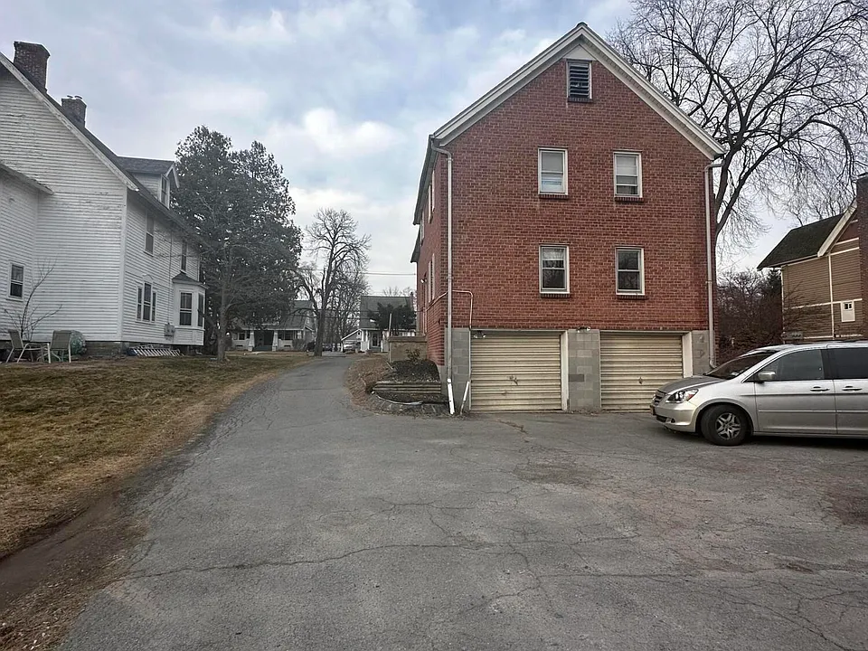 Building Photo 4