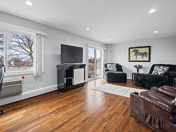 4th image of 9460 Dee Rd APT 2H