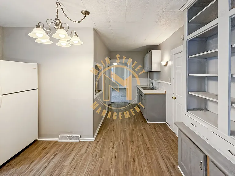 512 School Ave — Photo 3