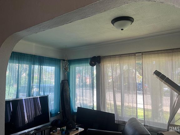 4th image of 2738 Lake St