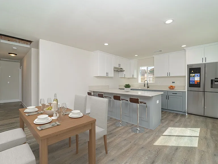 7418 S Hobart Blvd — Photo 11