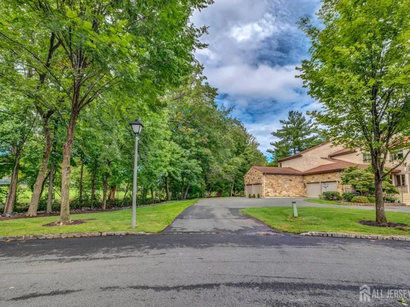 18 Marilyn Ct, Lawrence Township, NJ 08648