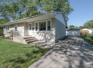 772 N Edgelawn Dr, Aurora, IL 60506