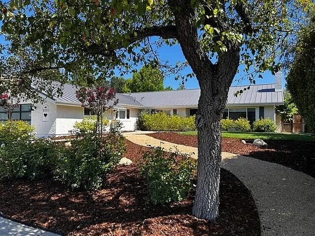 2173 Creekside Dr — Photo 1