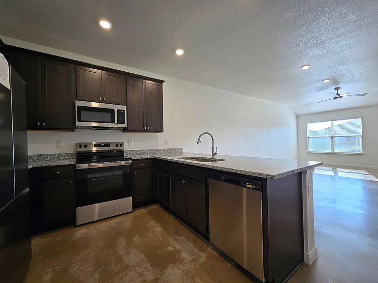 908 Cherry Laurel Ln #A/B — Photo 4