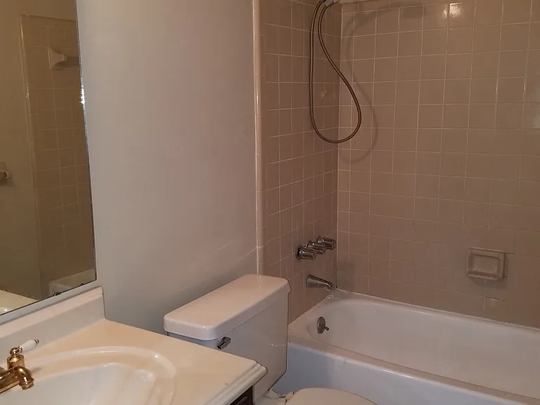 474 Newport Dr — Photo 8