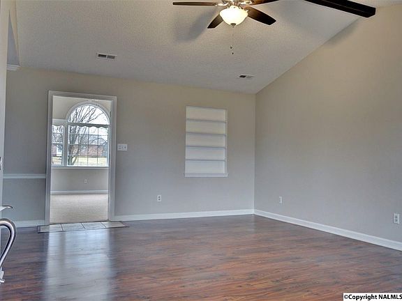 3rd image of 106 Scarborough Cir
