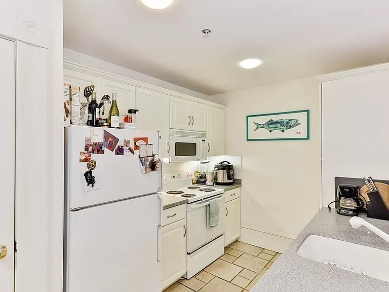 17 Bay State Rd #G — Photo 5