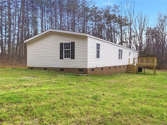 3rd image of 670 Foxwood Rd