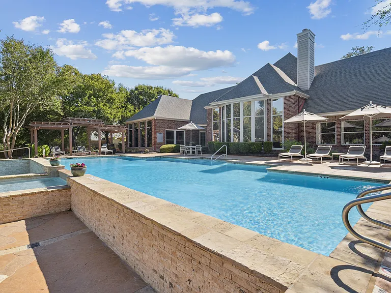 Whispering Creek Villas Apartment Homes — Photo 7