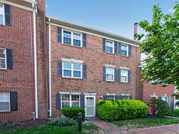 1625 S Barton St #1, Arlington, VA 22204
