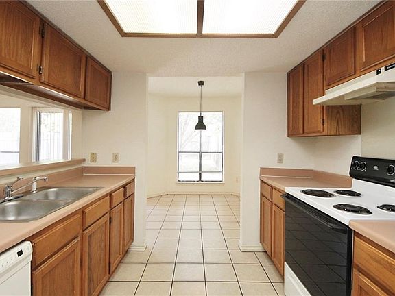 5th image of 13308A Saddlebrook Trl #A