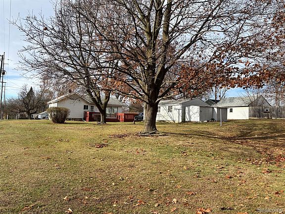 3rd image of 2257 Lodge Rd