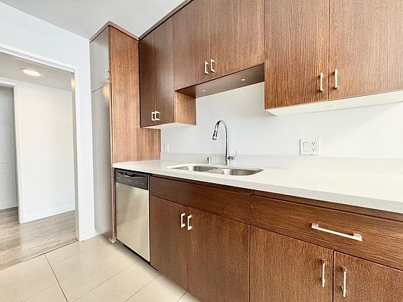 5th image of 743 N Sweetzer Ave APT 101