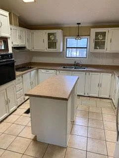 Kitchen with island
