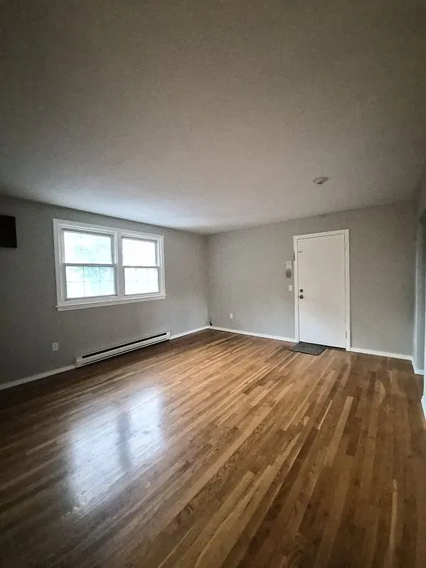 2 bed, 1.0 bath, 644 sqft, $2,100 — Photo 1