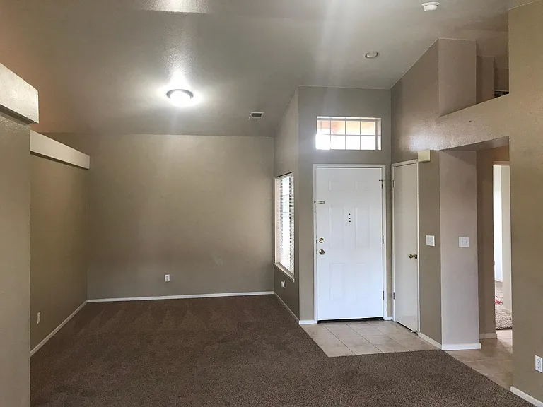 940 Laguna Ct — Photo 10